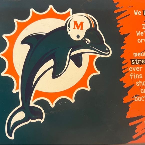 Vintage Miami Dolphin body care gift set Raxor, toothbrush & more - Picture 2 of 3